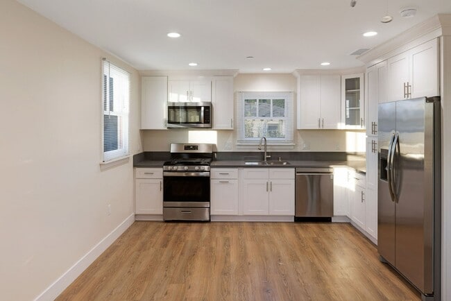 Building Photo - Brand New 2BR/1BA with Downtown LA Views in Historic Pico Union - First Time  on Market!
