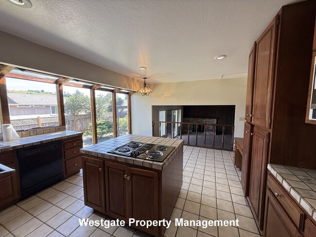 Building Photo - 328 Smith Dr