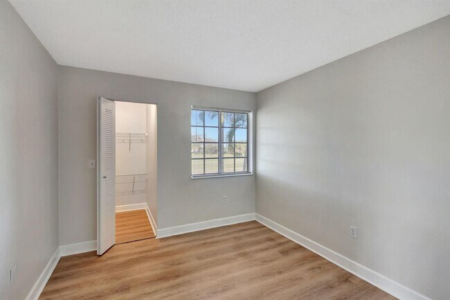 Building Photo - Spacious 3BR/2.5BA in Gated Milano Community