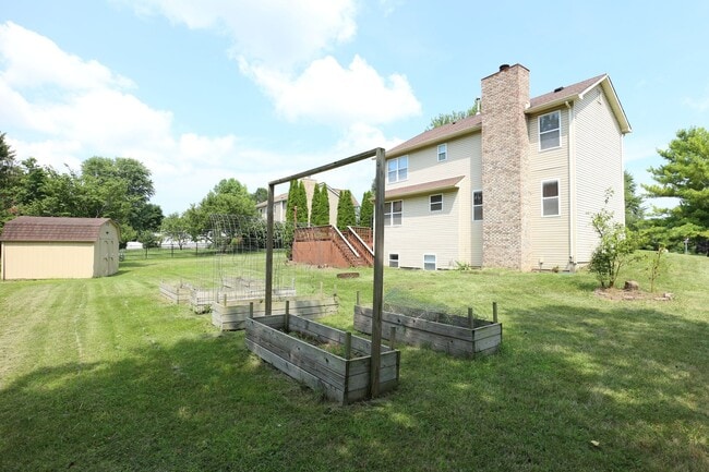Building Photo - Large 5 Bedroom Westfield Home!