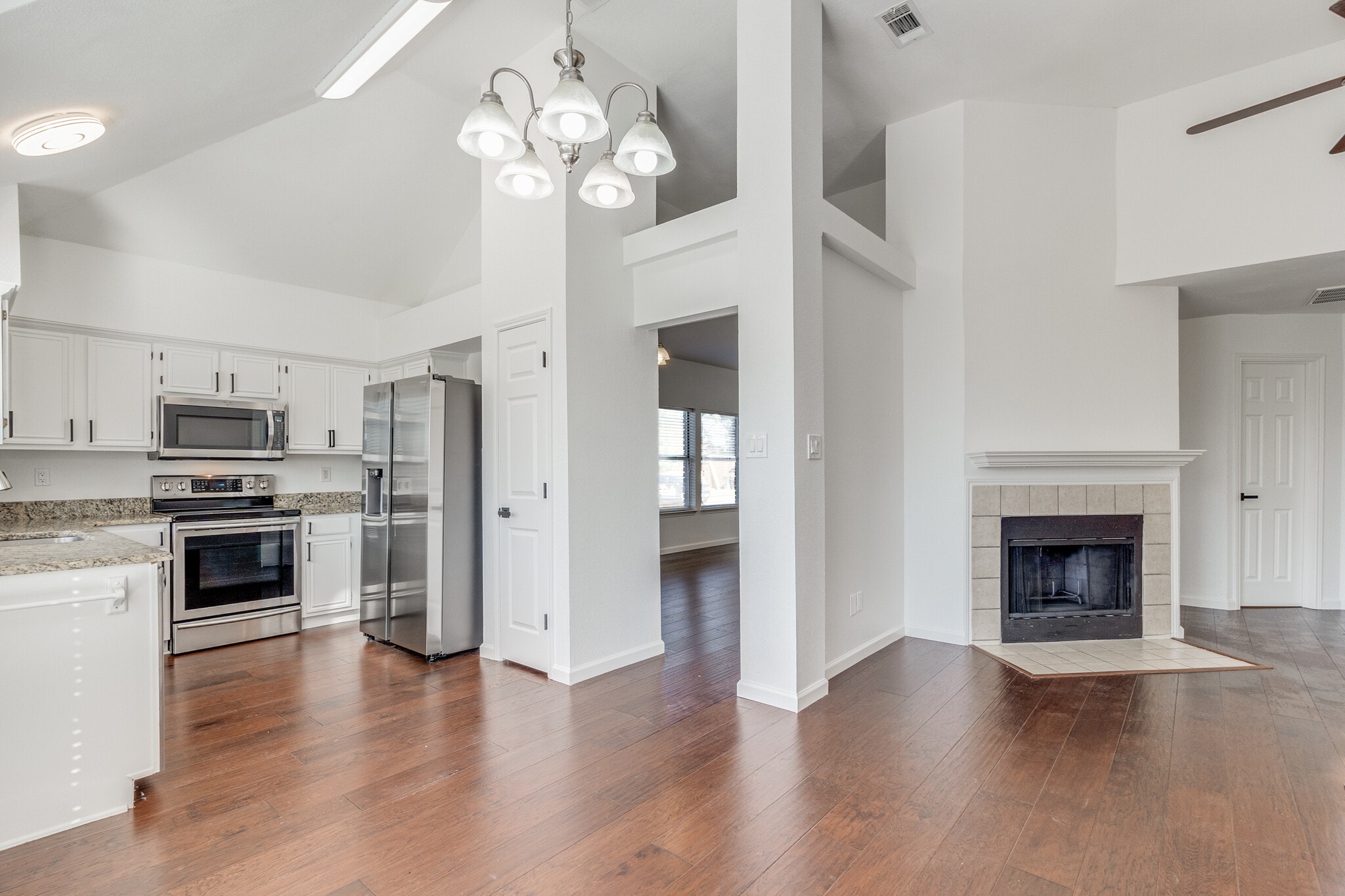Building Photo - 6841 Bellehaven Dr