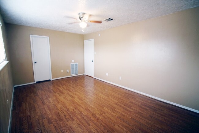 Building Photo - 4105 Vista Rd