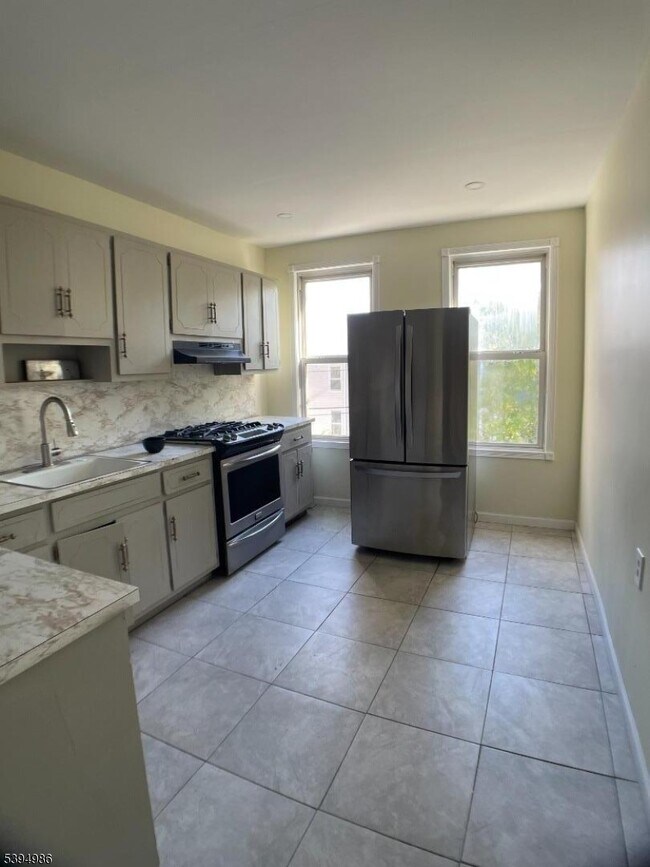 Building Photo - 174 N 17th St