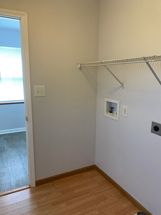 Laundry hookups - 569 Campbells Creek Dr