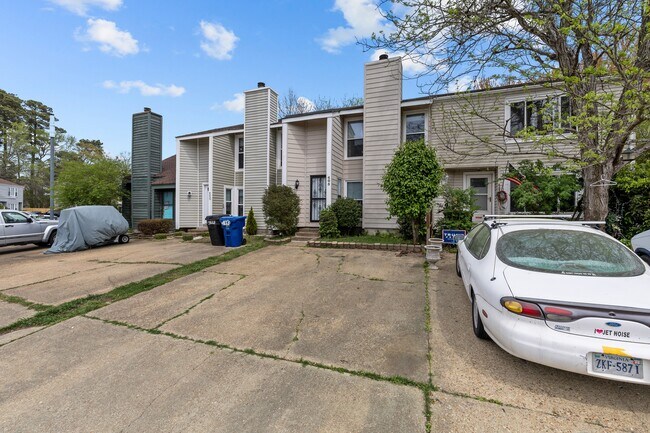 Building Photo - 405 Falling Ln