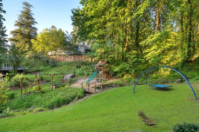 Building Photo - Beautiful 3 bedroom home in Lake Oswego!