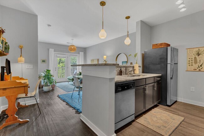 Building Photo - 414 Rosedale Ave