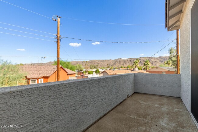 Building Photo - 957 E Desert Dr