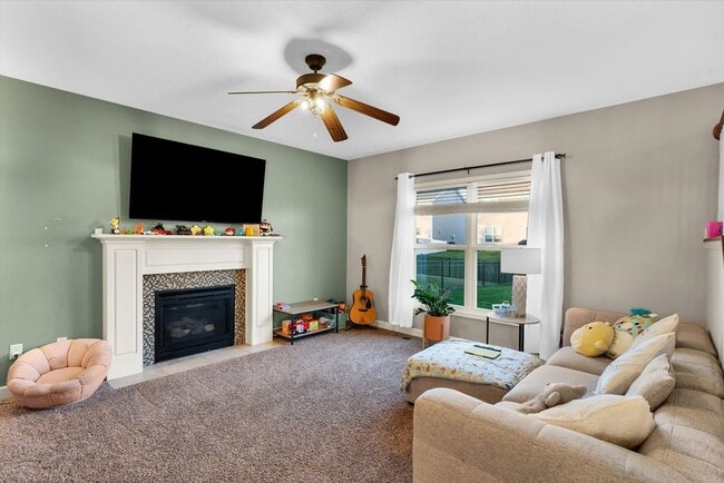 Building Photo - 2 story 4 bedroom 3.5 bath