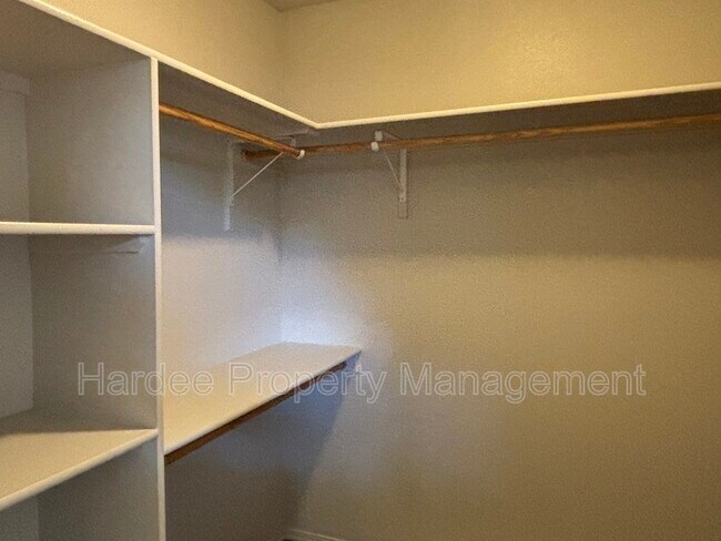 Building Photo - 8228 W Snohomish St