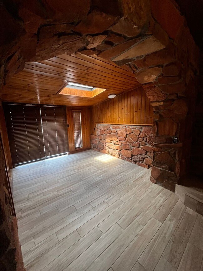 Building Photo - Unfurnished, 1-year long-term rental