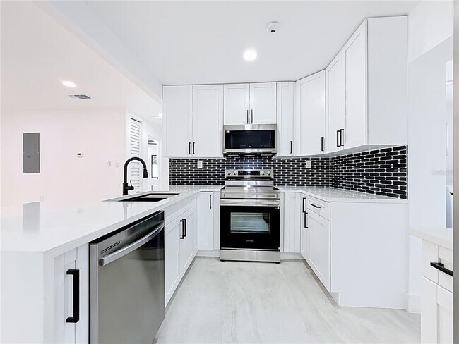 Building Photo - 2472 Tradewinds Dr