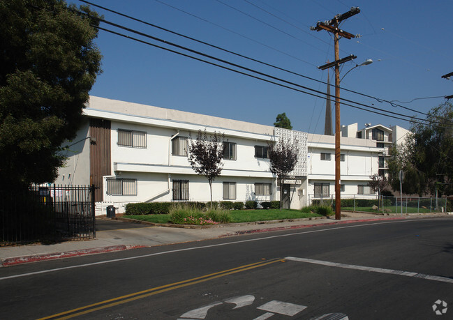 Building Photo - Altadena manor apartment