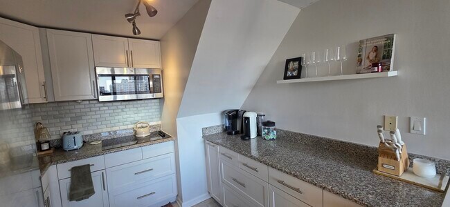 Building Photo - 1221 N Dearborn Pkwy