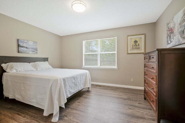 Building Photo - 2 Bed 2 Bath Corporate / Seasonal / Mid-term Lease Available