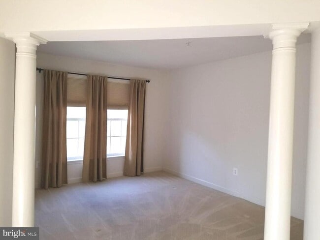 Building Photo - 4415 Medallion Dr