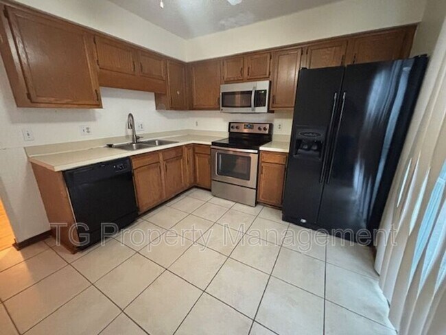 Primary Photo - 11647 Fort Caroline Lakes Dr
