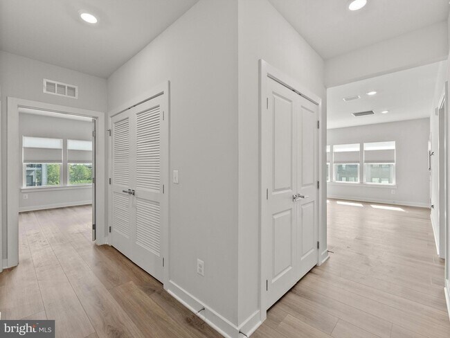 Building Photo - 12865 Mosaic Pk Wy