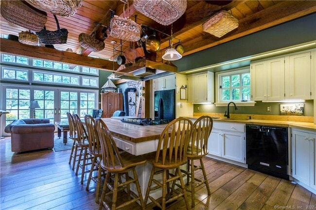 Building Photo - 21 Jericho Rd N