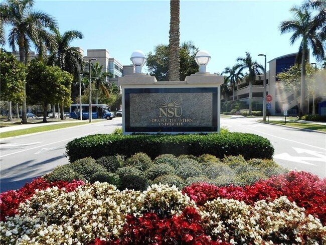 Building Photo - 3150 W Rolling Hills Cir