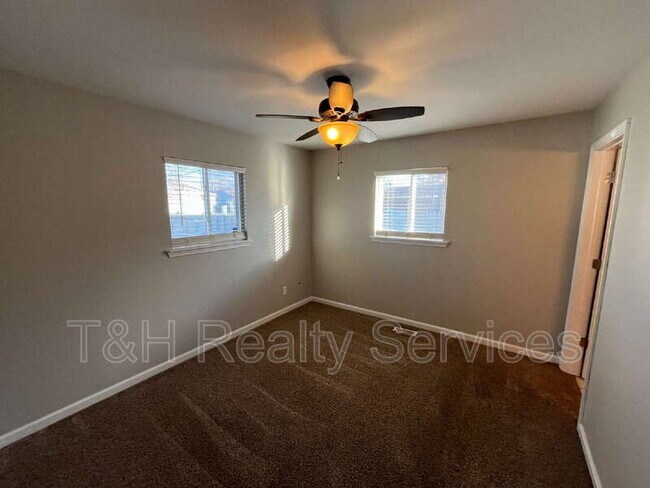 Building Photo - 333 N 7th Ave