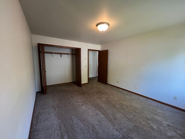 Building Photo - 632-638 S 44th Avenue