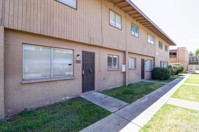 Building Photo - 2379 W Hazelwood St