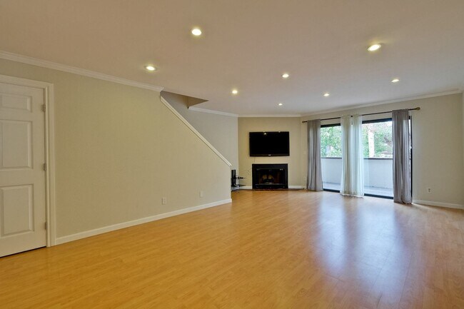 Building Photo - Popular Woodside Commons at Its Finest.