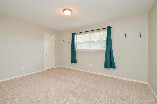 Building Photo - 2019 Briarlee Dr