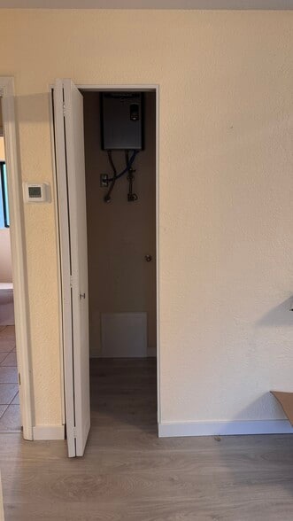 Building Photo - 160 Sugarloaf St