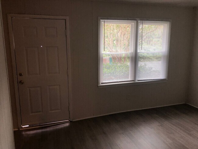 Building Photo - Azalea Apartments