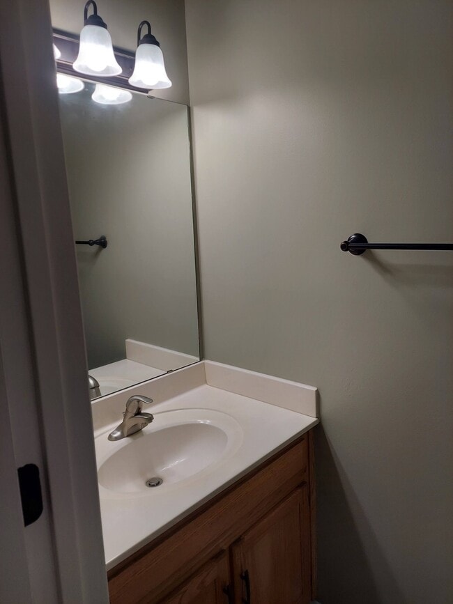 Building Photo - 137 Shearer St