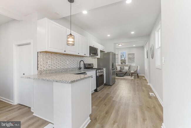 Building Photo - 6613 Fairmount Ave