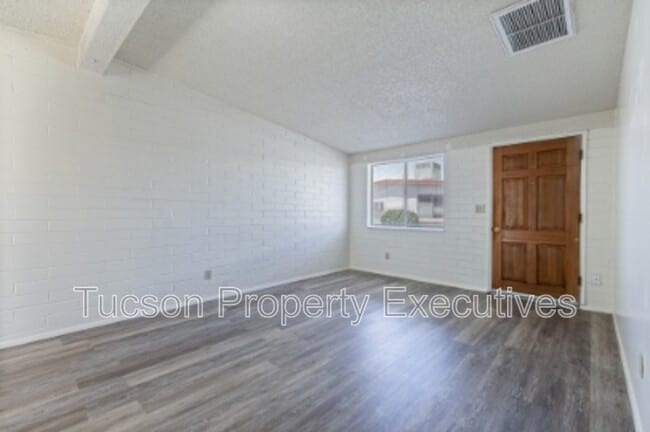 Building Photo - 4246 E Pima St