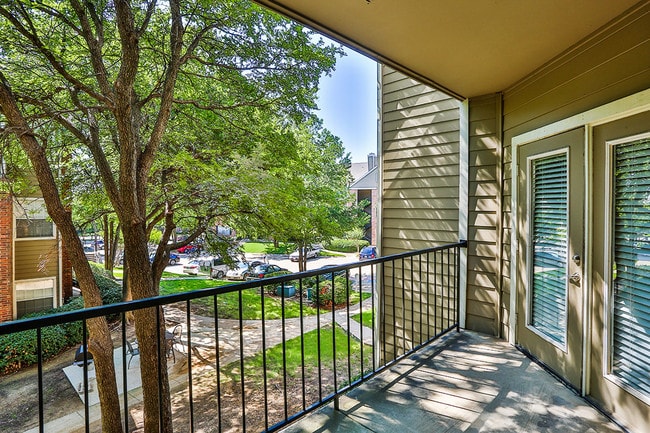Patio/ Balcony - MacArthur Ridge Apartments