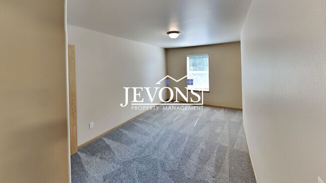 Building Photo - 708 N 29th Ave