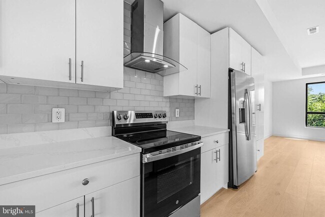 Building Photo - 2534 Elvans Rd SE