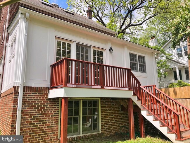 Building Photo - Chevy Chase Beauty