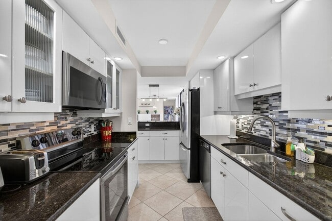 Building Photo - 3000 N Ocean Dr