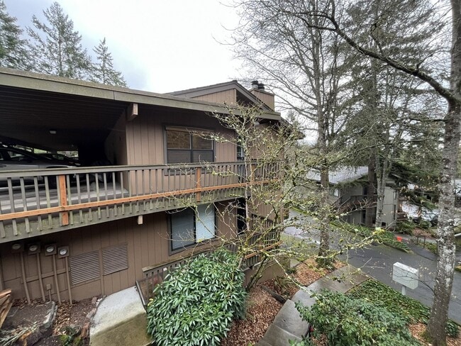 Building Photo - Newly Renovated 1Bd + 1Ba Condo in West Haven-Sylvan! No Stairs, Direct Access, Parking + Pool, S...