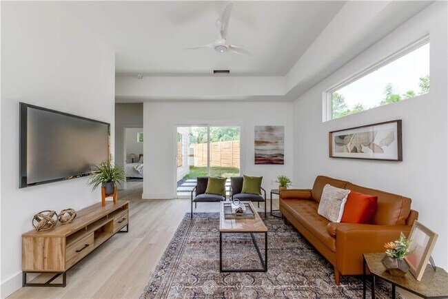 Building Photo - 4800 Vinson Dr