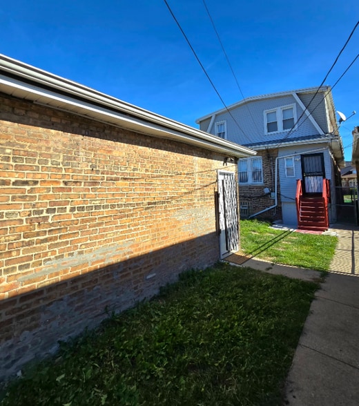 Building Photo - 8016 S Wolcott Ave