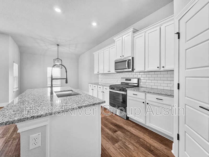 Building Photo - 117 Skyflower Ln