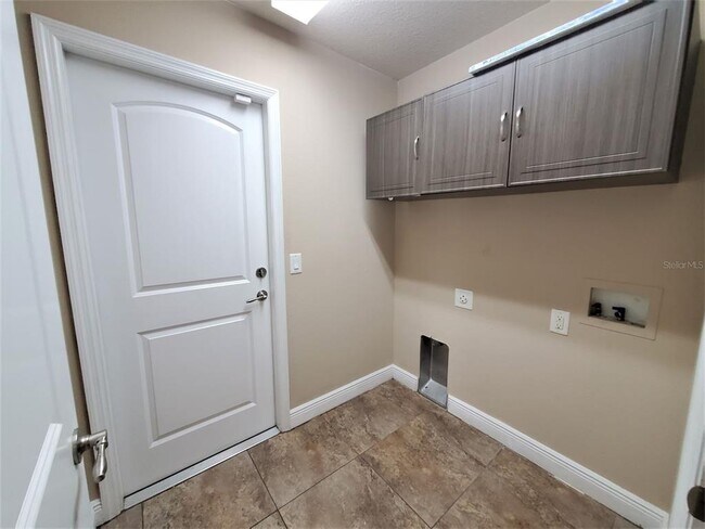 Building Photo - 10737 Standing Stone Dr