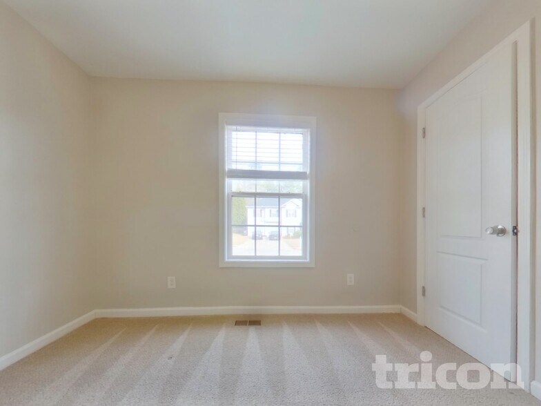 Building Photo - 162 Whetstone Way