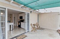 Building Photo - Nice Studio Blocks to Beach