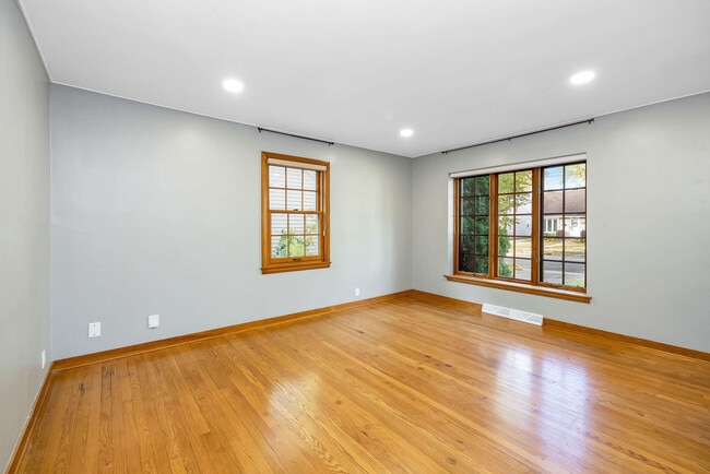 Building Photo - 4750 N Elkhart Ave