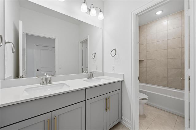 Building Photo - 4365 Knight St