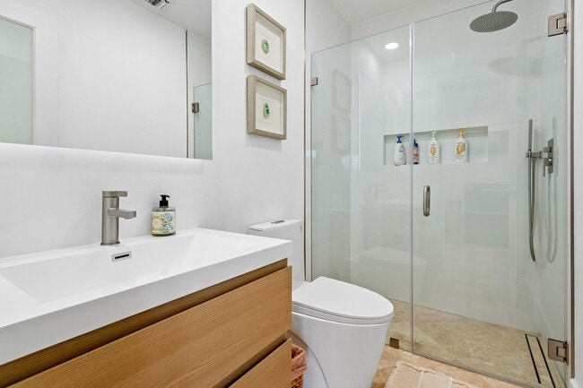 Building Photo - 1332 Tamarind Way