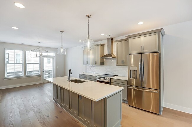 Building Photo - NEW TOWNHOME W/ ROOFTOP TERRACE @ 5West Te...